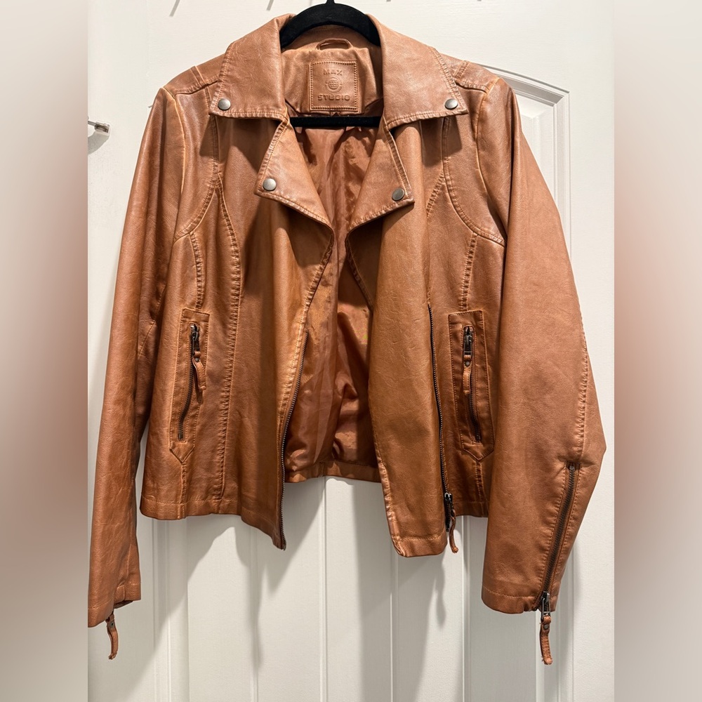 🌸NWOT Max Studio Tan Leather Moto Jacket